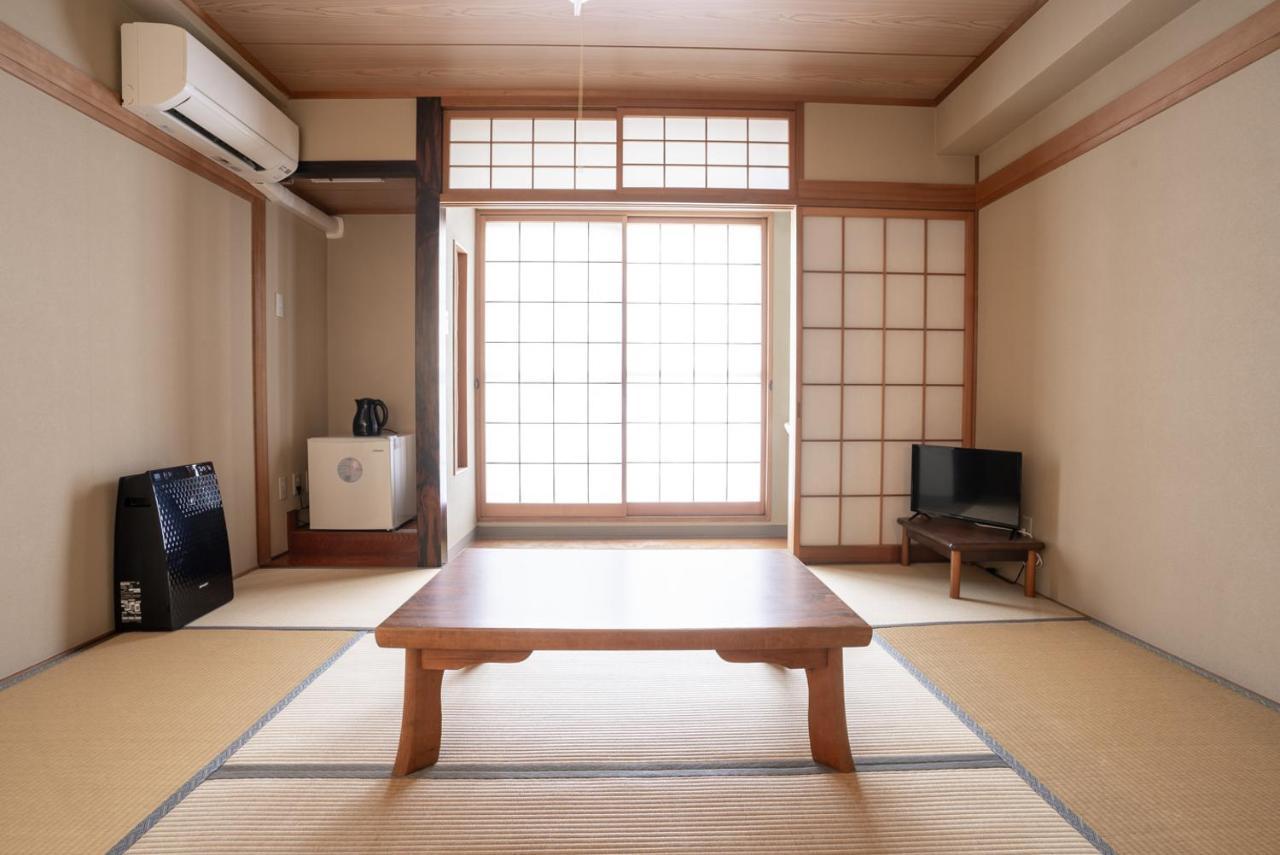Готель Ishiuchibase Minamiuonuma Екстер'єр фото